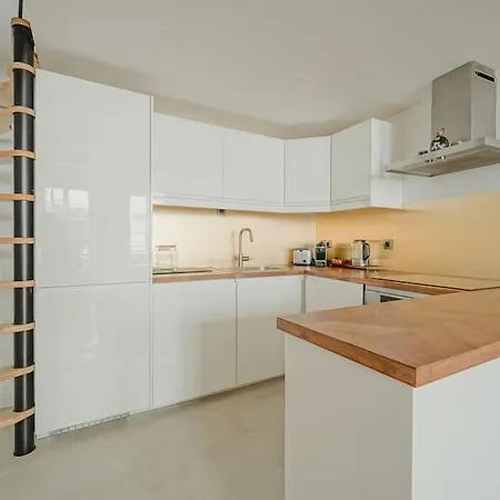 2 Bedroom With The Location Of In 2nd Arr Paris