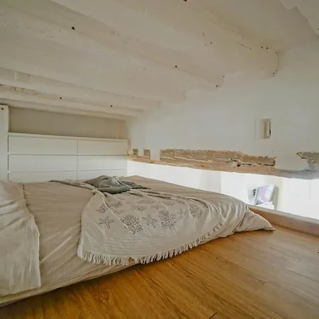 2 Bedroom With The Location Of In 2nd Arr *