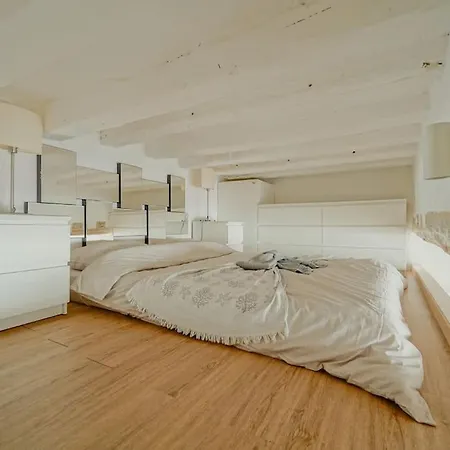 Apartment 2 Bedroom With The Location Of In 2nd Arr *