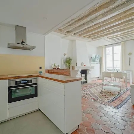 Apartment 2 Bedroom With The Location Of In 2nd Arr