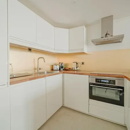 2 Bedroom With The Location Of In 2nd Arr Apartment *